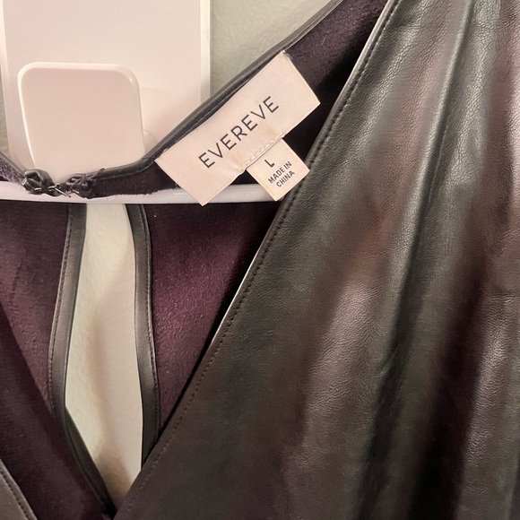 Evereve Black Sleek Jumpsuit - Picture 3 of 9